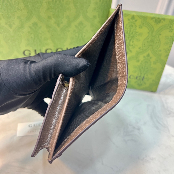 グッチ財布コピー内部構造